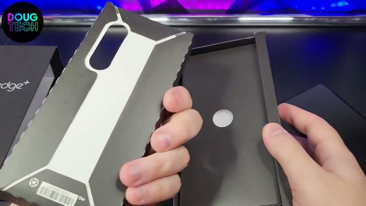 ░ Unboxing do Motorola Edge Plus e itens inclusos na caixa