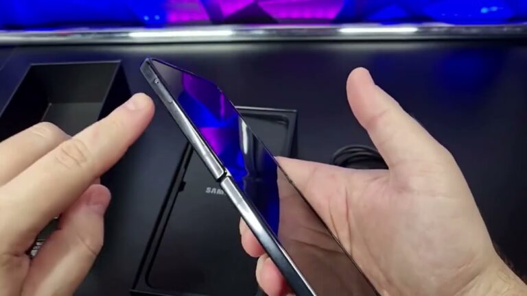 ░ Unboxing do Samsung Galaxy Z Flip 4 e itens inclusos na caixa